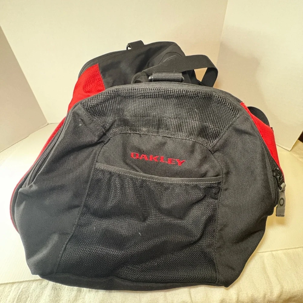 Oakley Factory Pilot Weekender Duffel Carry Case Multi Pocket Gym Red/Black NWOT